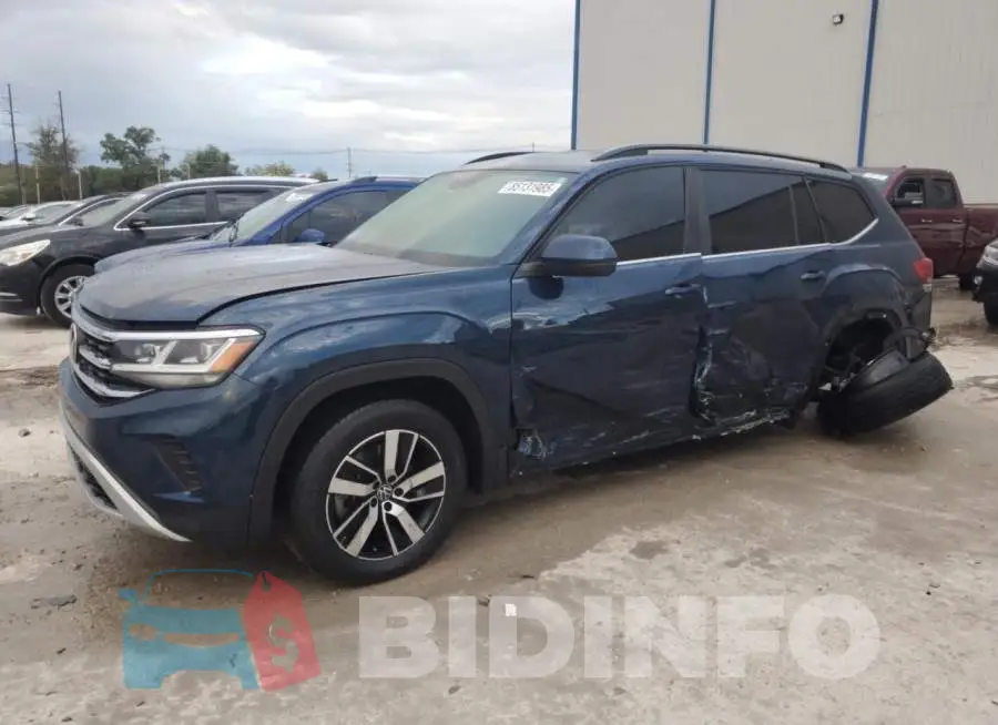 1V2LP2CA7MC605449 Photo# 1