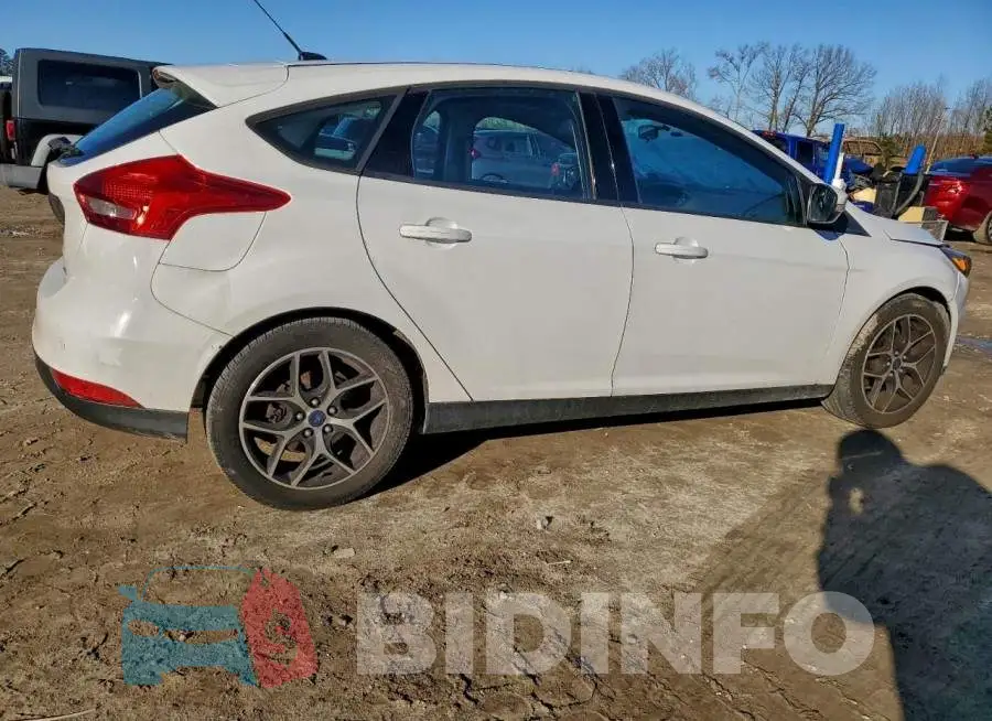 1FADP3M26JL321086 Photo# 3