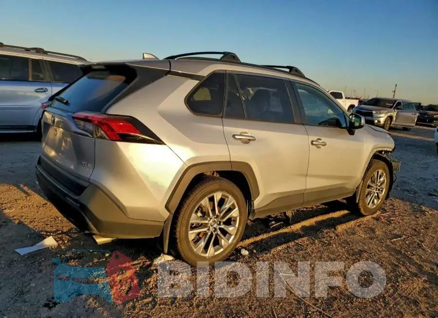 2T3C1RFV9MW170408 Photo# 3