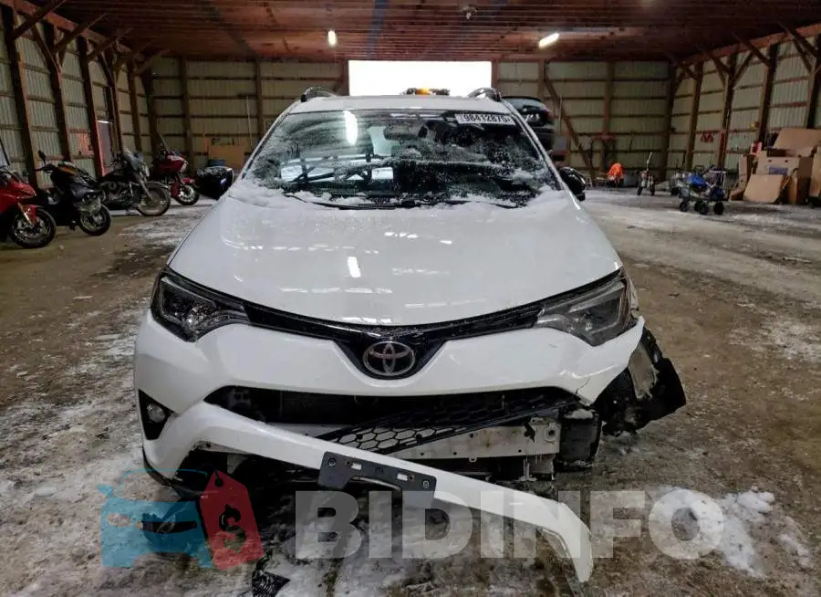 2T3JFREV8HW571562 Photo# 5