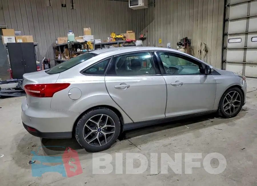 1FADP3H2XJL225827 Photo# 3