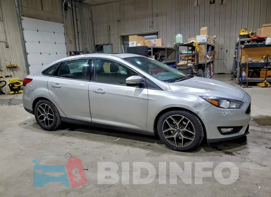 1FADP3H2XJL225827 Photo# 4