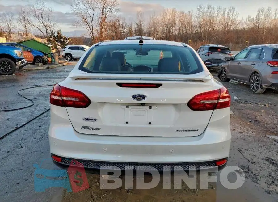 1FADP3J27JL208753 Photo# 6