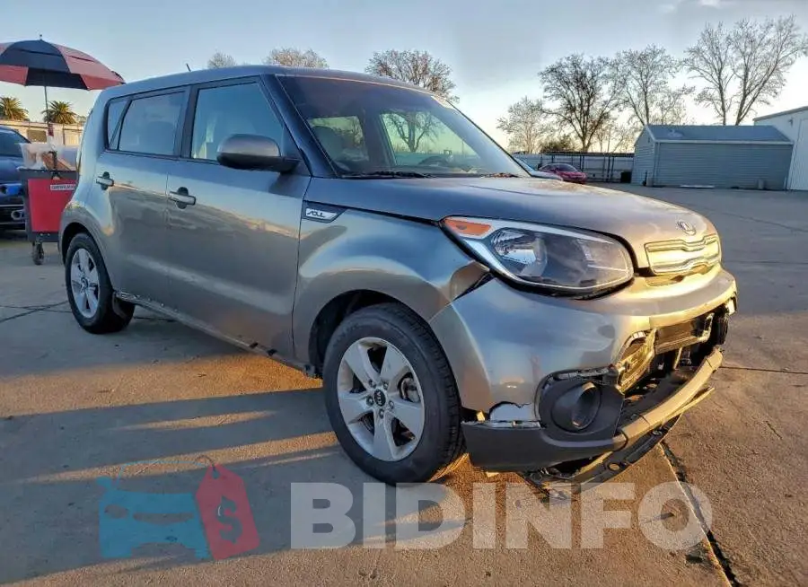 KNDJN2A2XJ7582019 Photo# 4