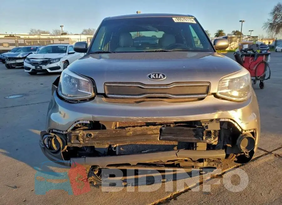 KNDJN2A2XJ7582019 Photo# 5