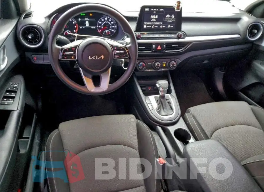 3KPF24AD4PE572588 Photo# 8