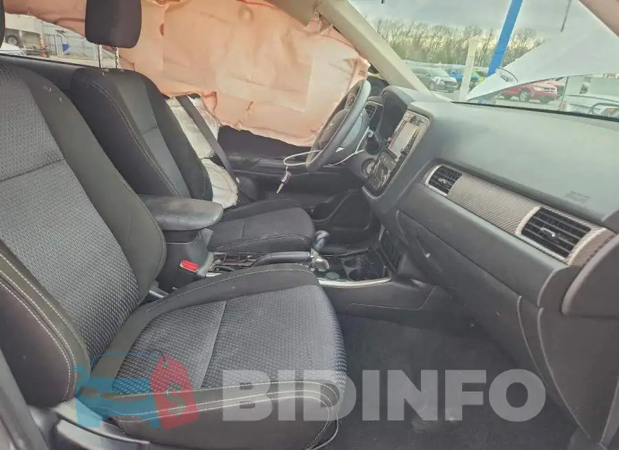 JA4AD2A37JZ015163 Photo# 7