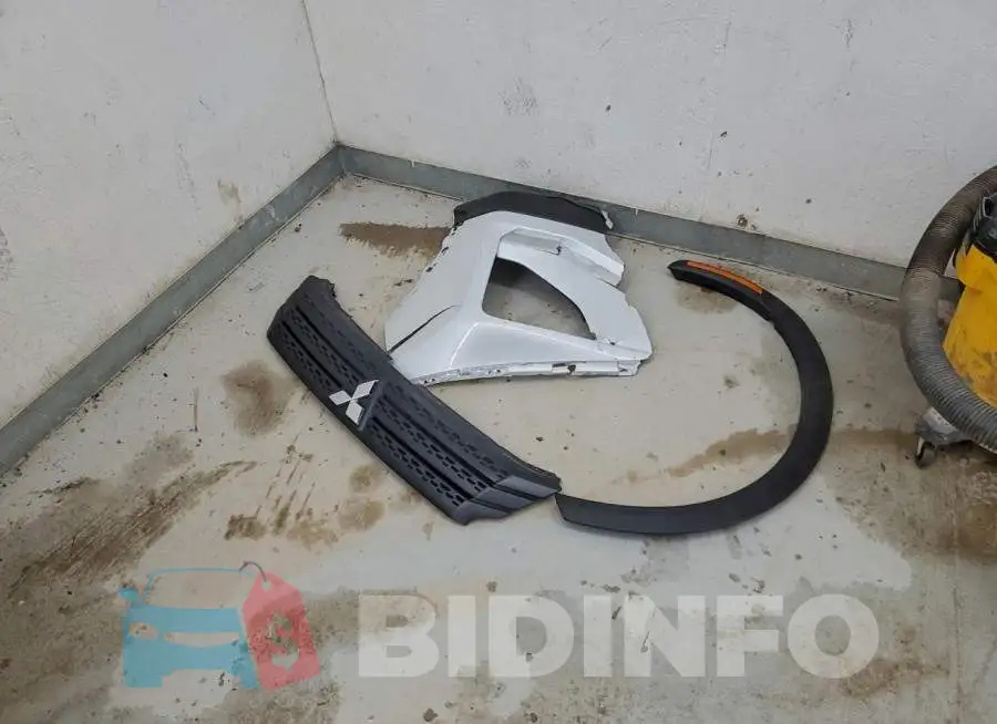 JA4ATWAA5SZ017875 Photo# 13