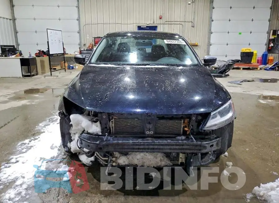 3VW2B7AJ3HM220208 Photo# 5