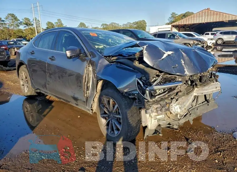 19UUB1F35JA008563 Photo# 4