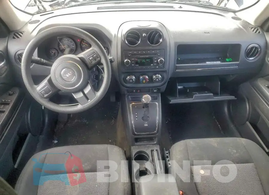 1C4NJPBB9HD157637 Photo# 8