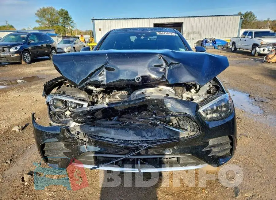 W1KZF8DB7NB030243 Photo# 5