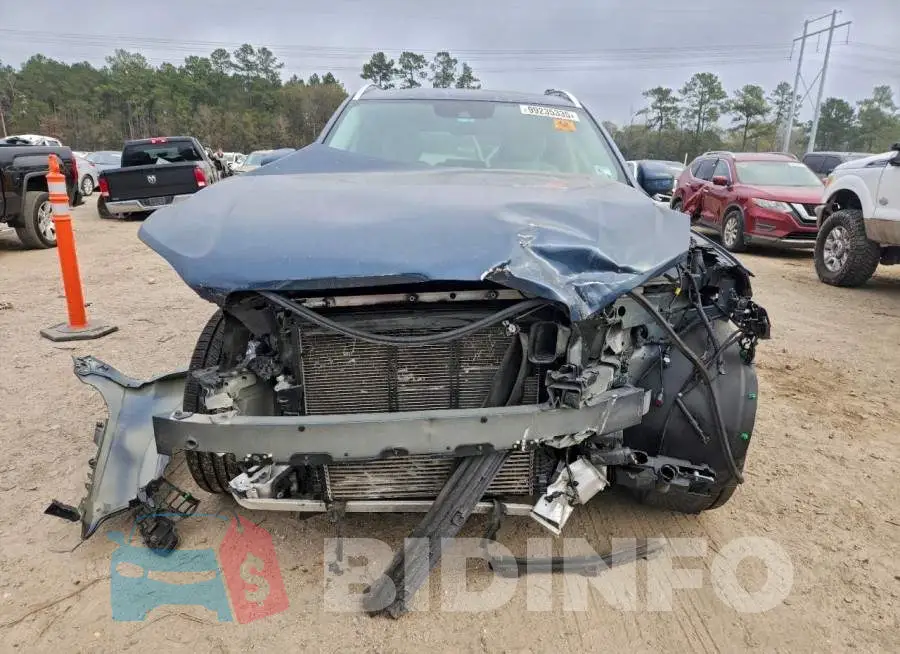 YV4102CK4M1758711 Photo# 5