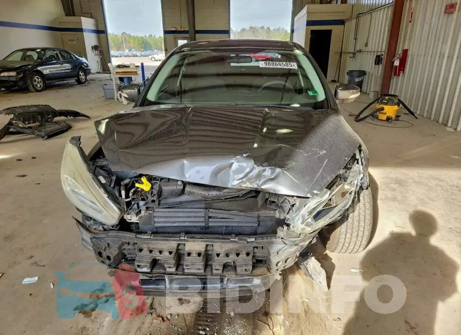 1FADP3F28HL269547 Photo# 5