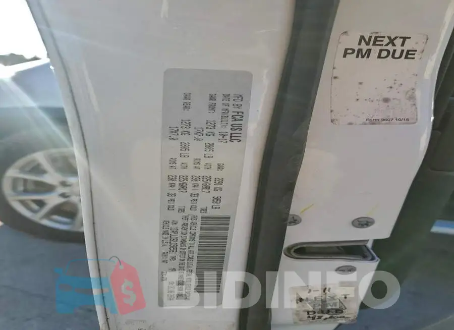 1C4PJLCB2JD565581 Photo# 12