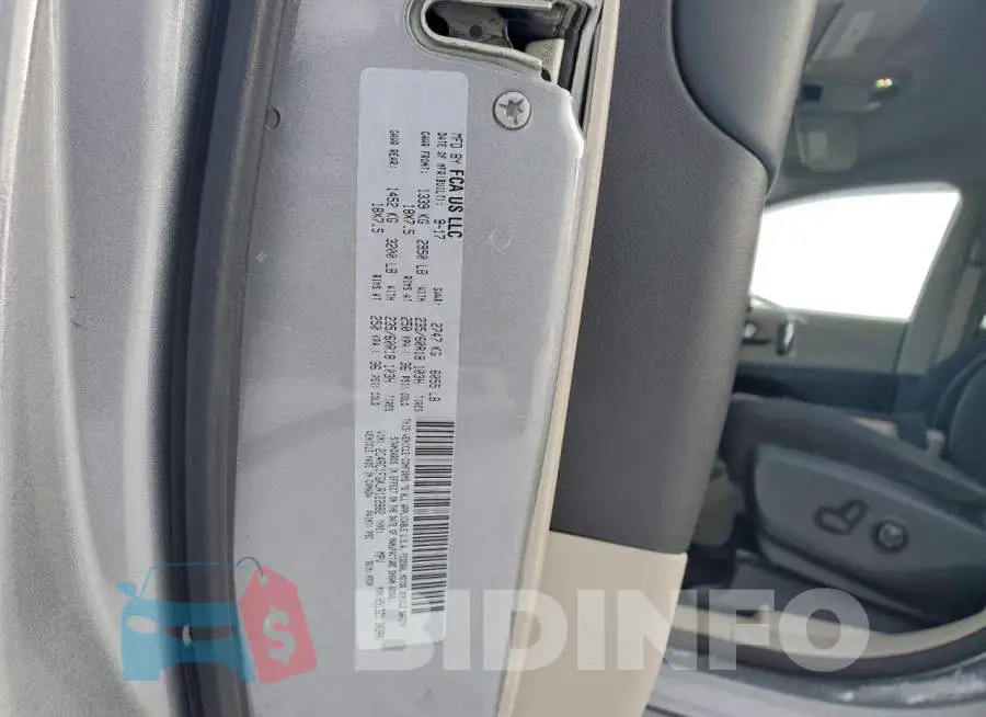 2C4RC1FGXJR122882 Photo# 13