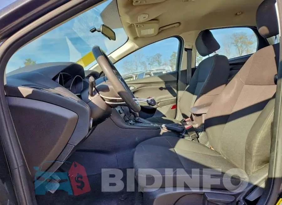 1FADP3F28HL337216 Photo# 7