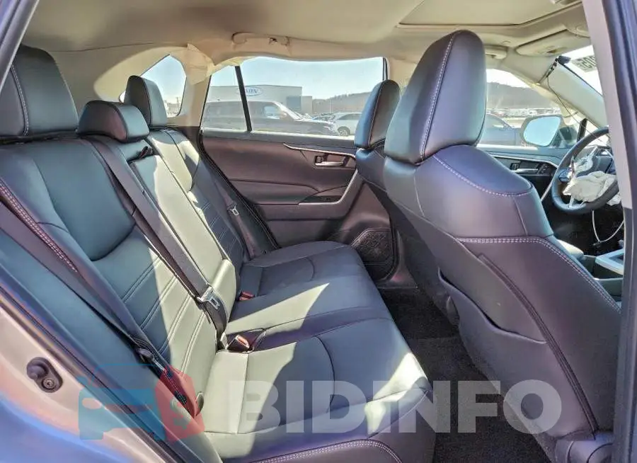 2T3A1RFV8SW524424 Photo# 11