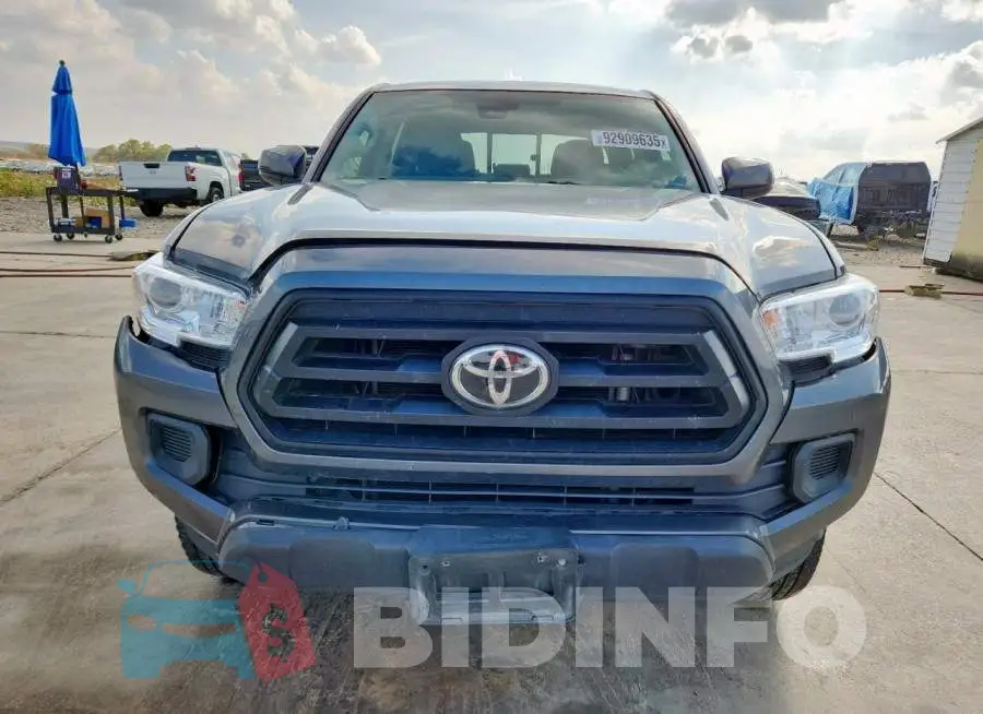 3TYAX5GN8NT049518 Photo# 5