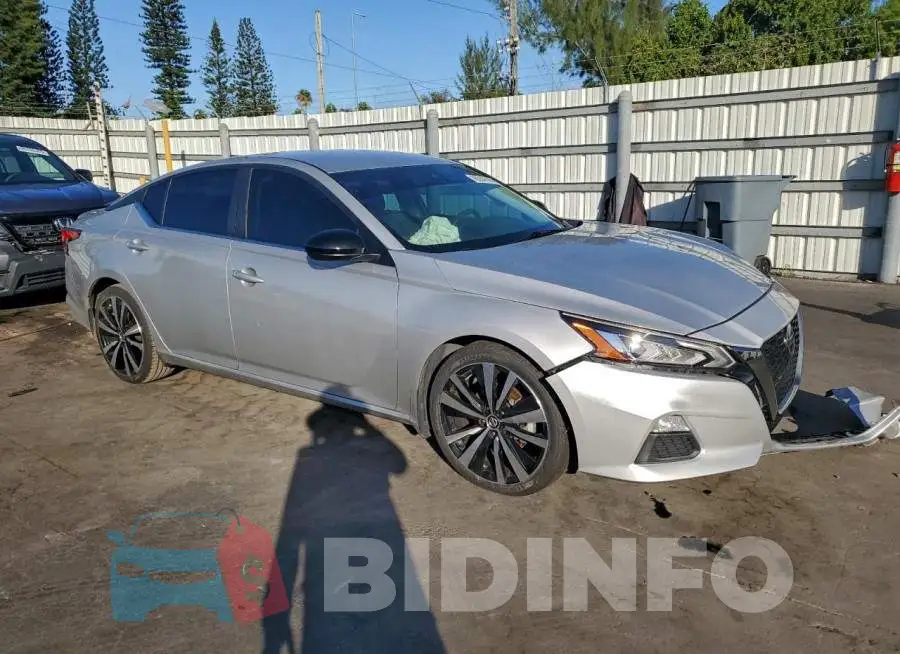 1N4BL4CV9LN317741 Photo# 4