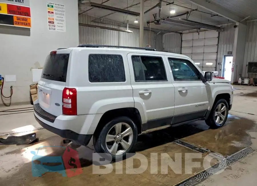 1C4NJPFB2HD183846 Photo# 3