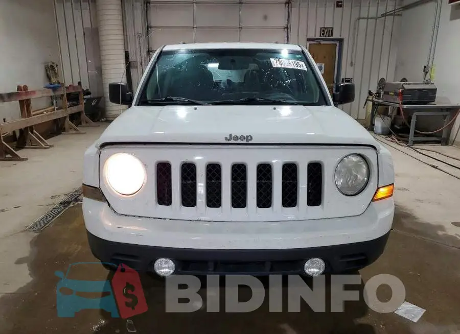 1C4NJPFB2HD183846 Photo# 5