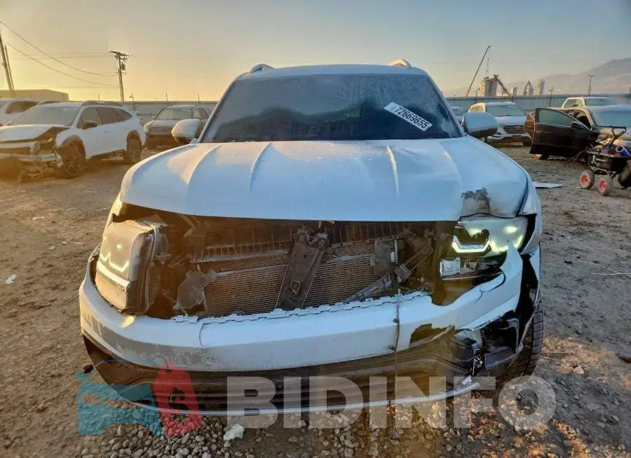 1V2MR2CA6KC558362 Photo# 5