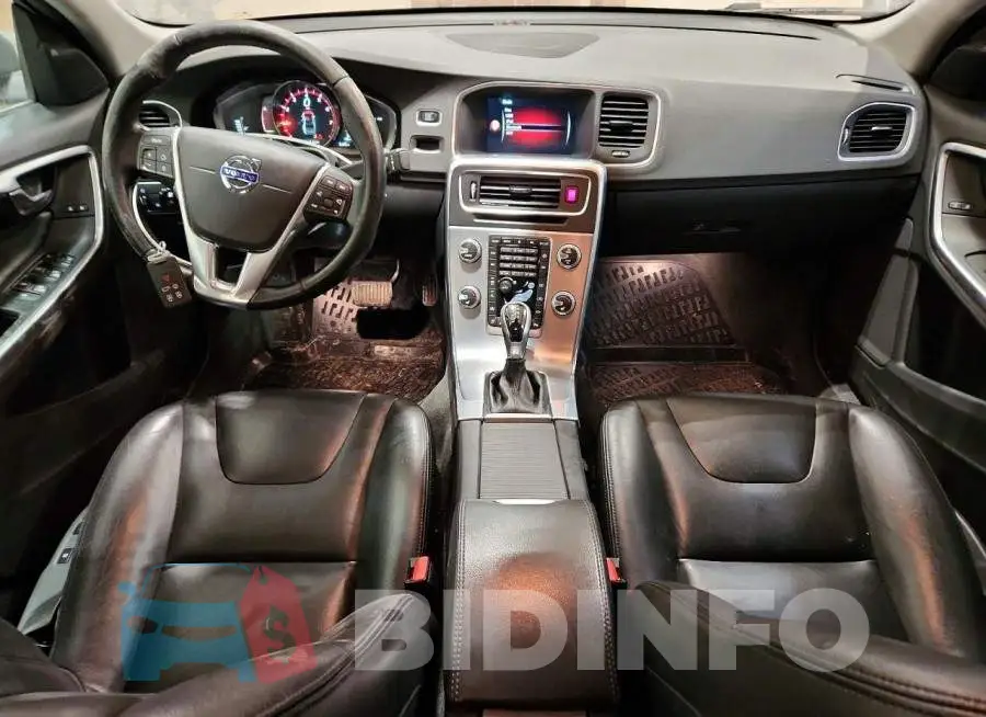 LYV402TK8HB127541 Photo# 8