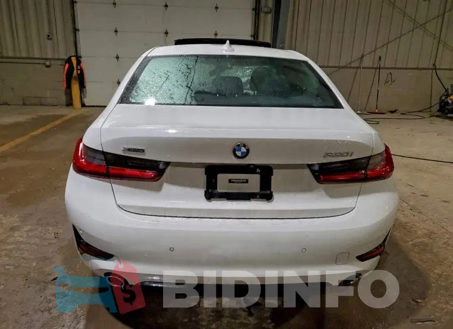 3MW5R7J00M8B52257 Photo# 5