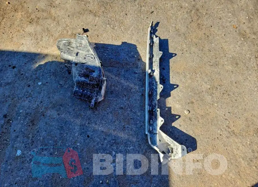 3TMCZ5AN2LM295081 Photo# 12