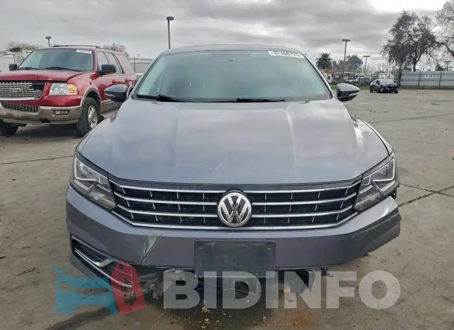 1VWLA7A38KC001827 Photo# 5