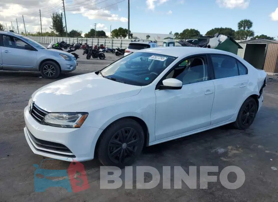 3VW167AJ2HM265365 Photo# 1