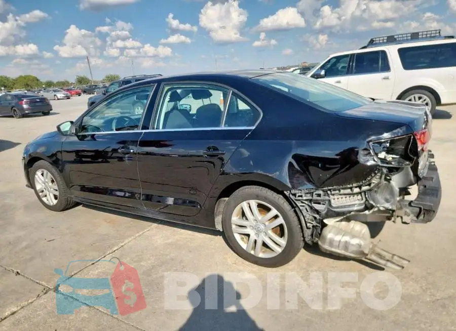 3VW2B7AJ0HM201406 Photo# 2