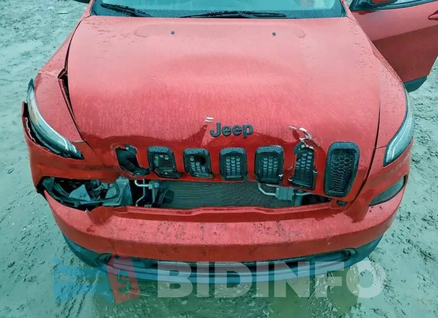 1C4PJLCB0JD620643 Photo# 12