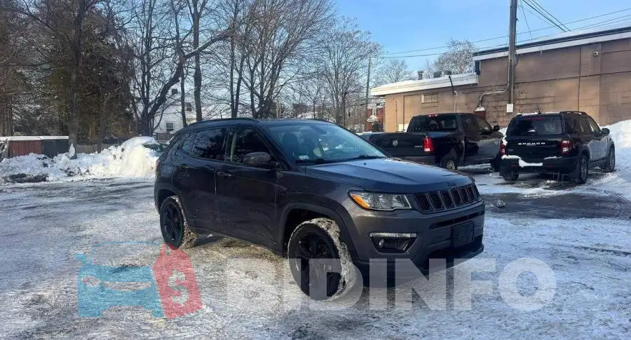 3C4NJDBBXJT395026 Photo# 1