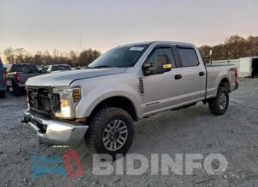 1FT7W2BT8JEC16747 Photo# 1
