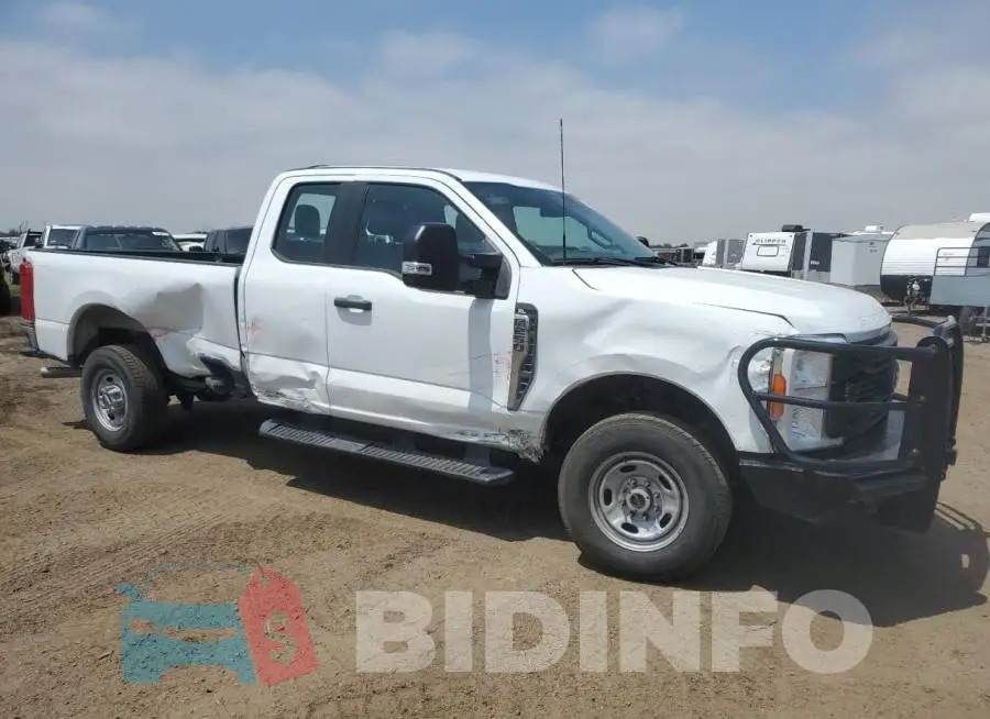 1FT7X2BA2REC94383 Photo# 4