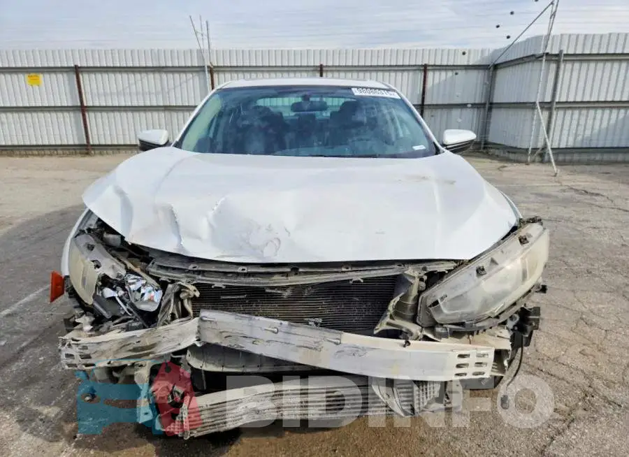 19XFC1F30HE212117 Photo# 5