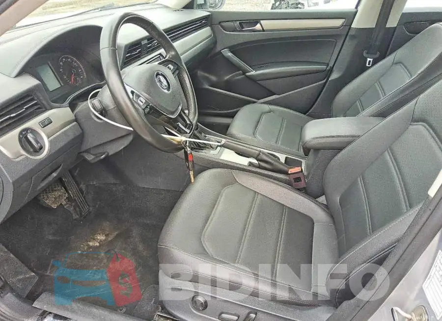 1VWSA7A39MC008882 Photo# 7