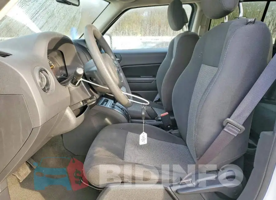 1C4NJRBB1HD179742 Photo# 7