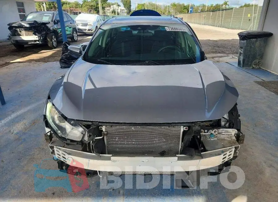 19XFC2F84HE218388 Photo# 5