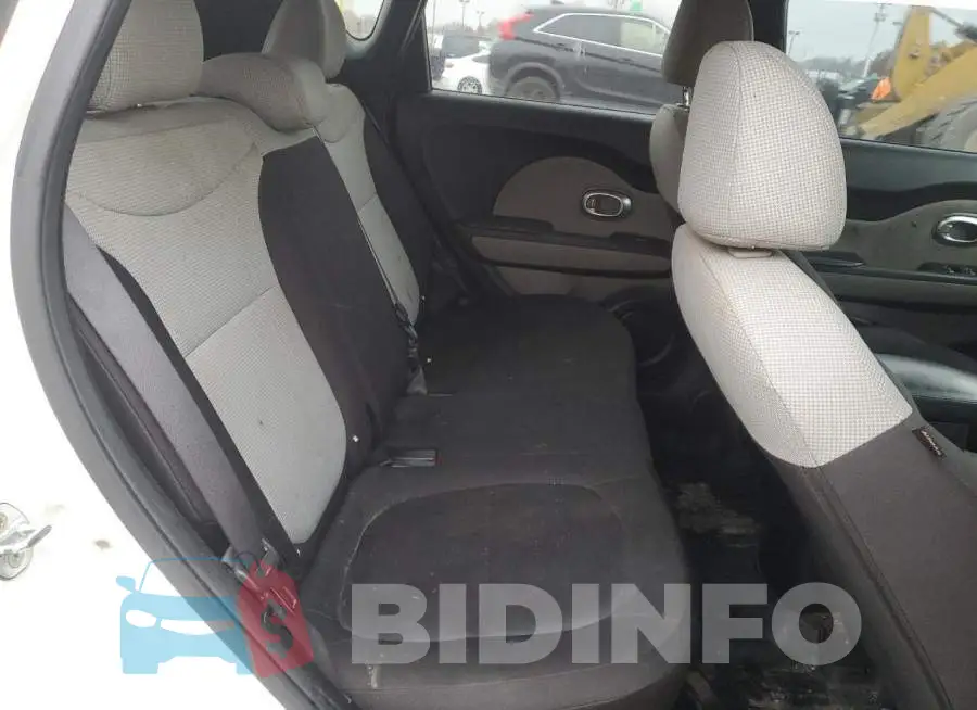 KNDJN2A27J7555697 Photo# 10
