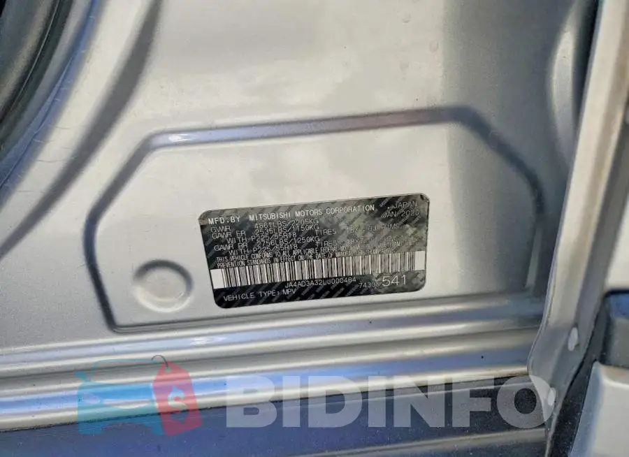 JA4AD3A32LJ000464 Photo# 14