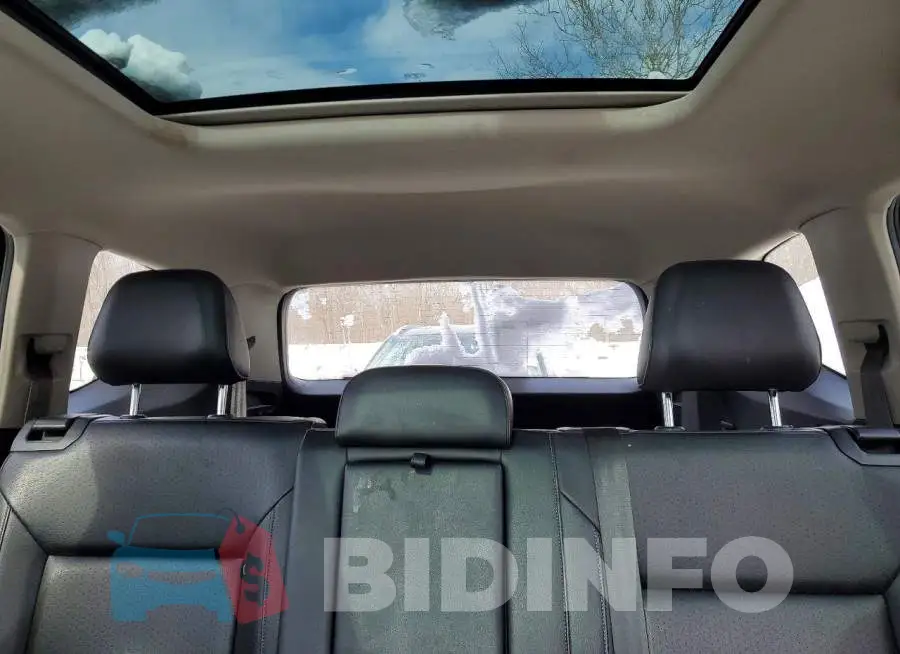 1V2MR2CA9JC518856 Photo# 10