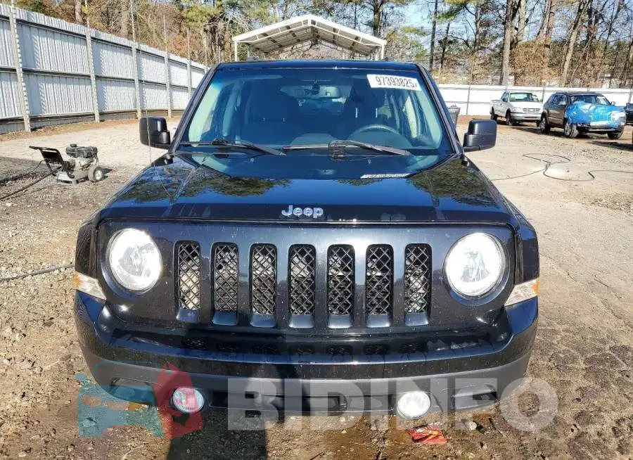 1C4NJPFB1HD183532 Photo# 5