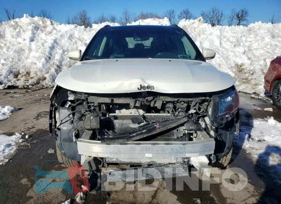 3C4NJDCB8KT594575 Photo# 5