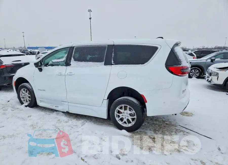 2C4RC1BG6SR549256 Photo# 2