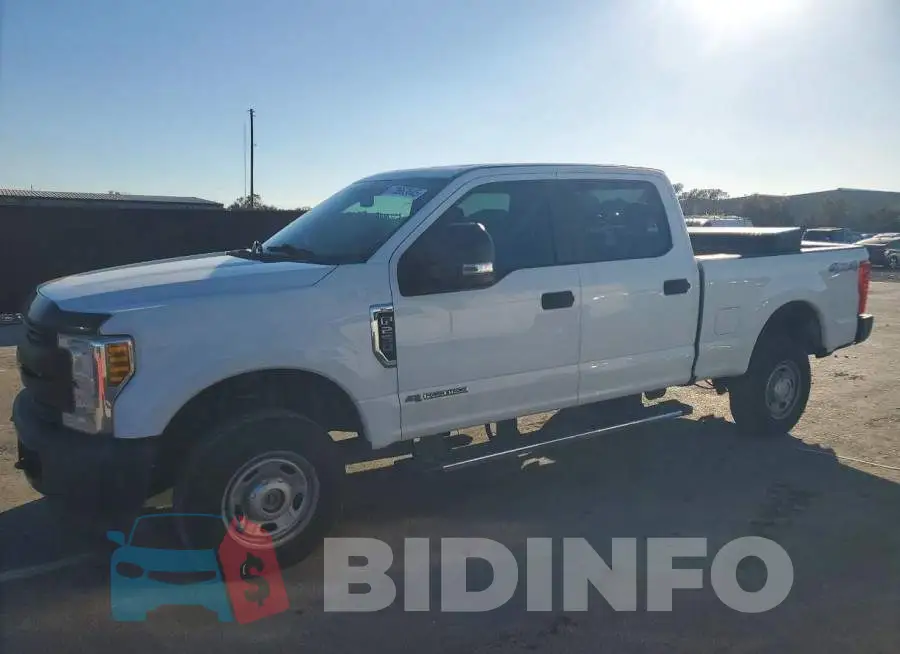 1FT7W2BT0JEB72405 Photo# 1