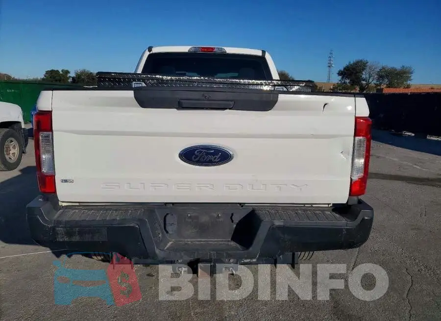 1FT7W2BT0JEB72405 Photo# 6