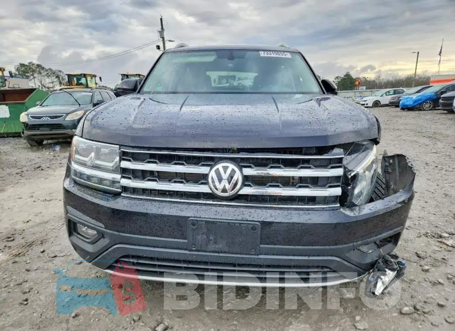 1V2LR2CA1KC561469 Photo# 5